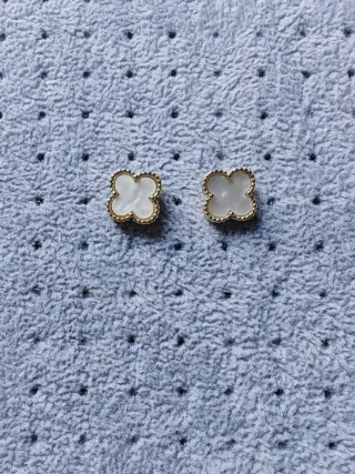 Pendientes trébol oro blanco