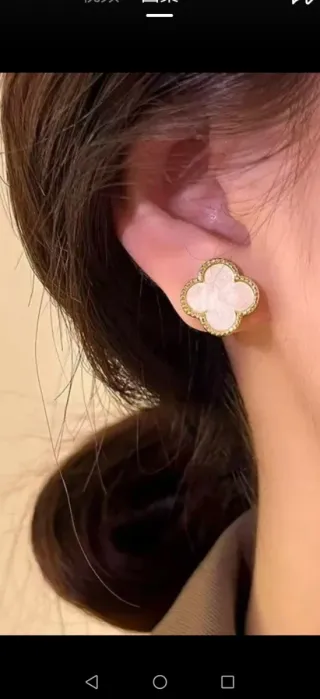 Pendientes trébol oro blanco