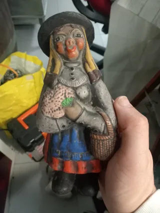 Figura barro mulher algarvia