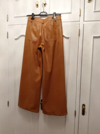 Pantalón campana Stradivarius