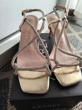 Sandalias doradas piel