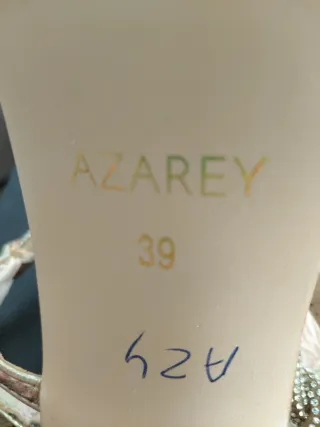 Sandalias doradas piel