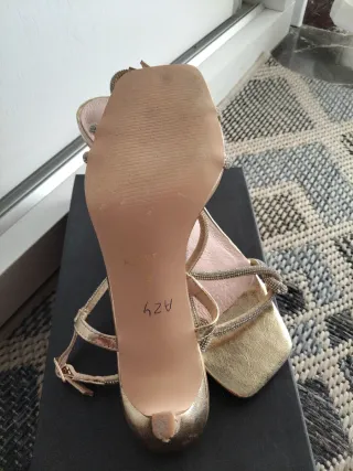 Sandalias doradas piel