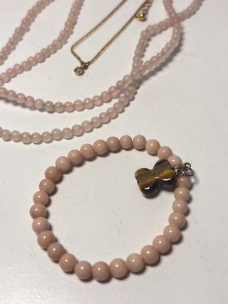 Lote de bisutería: collares, pulsera y pendientes