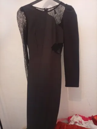 Vestido negro con detalles de tul