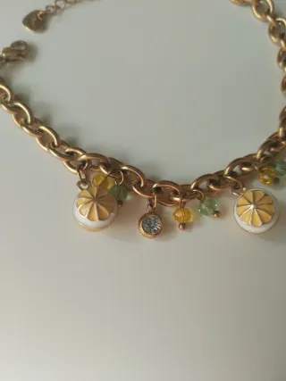Pulsera dorada con cítricos y abalorios