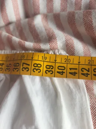 Cucos blancos con detalles rojos