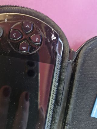 PSP 1004 Negra + accesorios (Ideal para reparar)