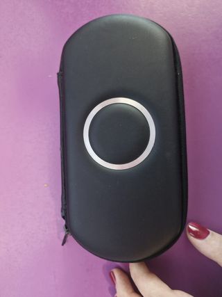 PSP 1004 Negra + accesorios (Ideal para reparar)