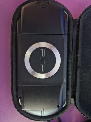 PSP 1004 Negra + accesorios (Ideal para reparar)