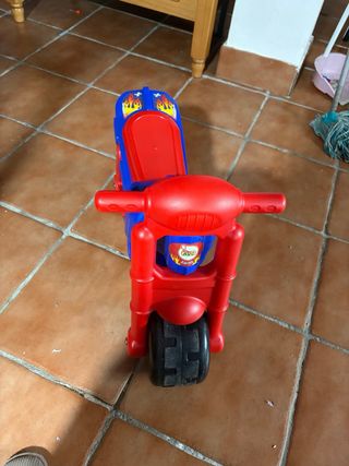 Moto infantil azul y roja