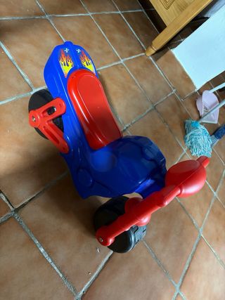 Moto infantil azul y roja