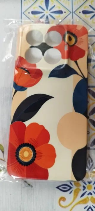Funda móvil flores rojas y hojas