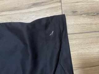 Mono de trabajo negro y rojo