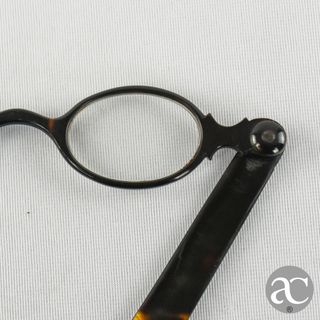 Lornhão de senhora com monograma finais séc. XIX