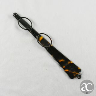 Lornhão de senhora com monograma finais séc. XIX