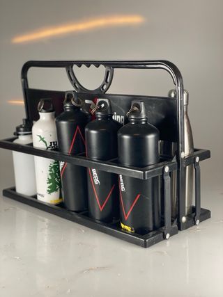 Cesto com 6 Garrafas Esportivas