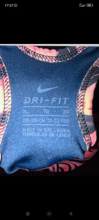 Sujetador deportivo NIKE rosa y azul.