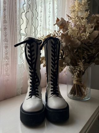 Botas altas blancas suela track