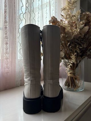 Botas altas blancas suela track