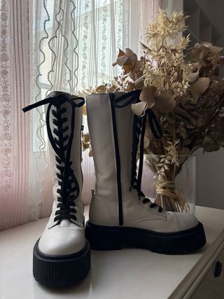 Botas altas blancas suela track