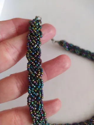 Collar de cuentas trenzado multicolor