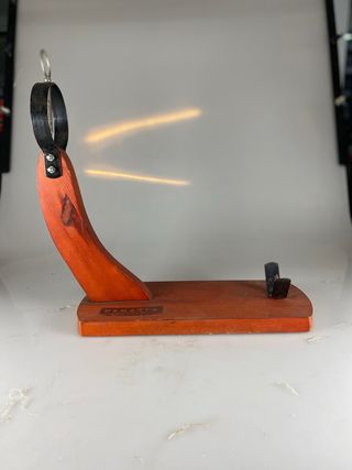 Suporte para presunto em madeira e metal