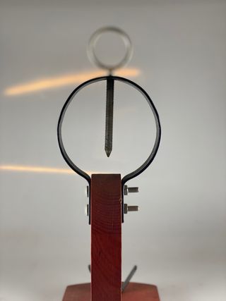 Suporte para presunto em madeira e metal