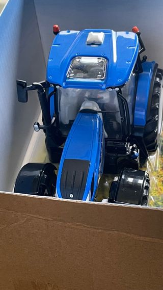 Tractor New Holland T6.175 escala 1:32 LEER!!