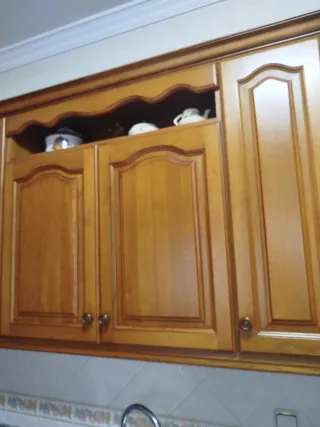 Muebles de cocina Incasa madera de roble y piedra.