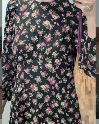 Vestido floral negro y rosa