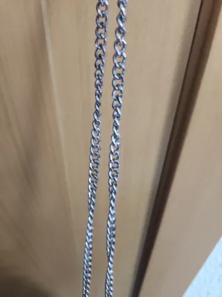 Bolso negro Zara con tachuelas plateadas