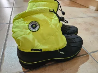 Stivali impermeabili gialli e neri