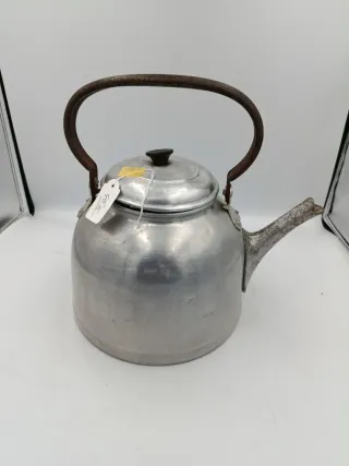 ANTIGUA TETERA DE ALUMINIO