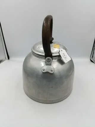 ANTIGUA TETERA DE ALUMINIO