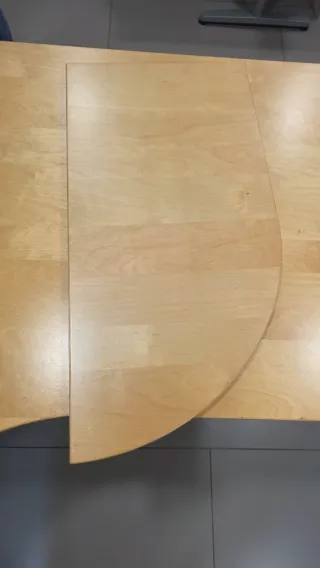 Mesa de oficina IKEA Galant.