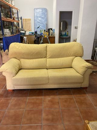 Dos Sofás 3plazas amarillo
