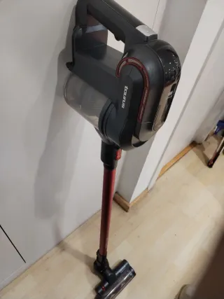 Aspiradora Taurus Roja y Negra