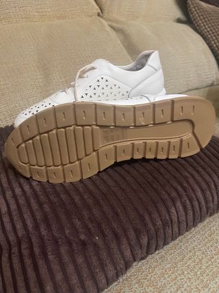 Zapatos beige  mujer sin estrenar. Plantilla foam