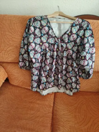 Camiseta mujer calaveras multicolor