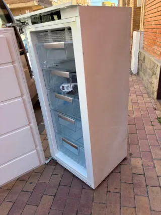 Congelador Vertical AEG