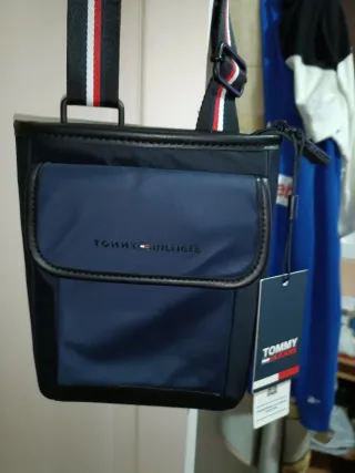 Bandolera Tommy Hilfiger Azul y Negra