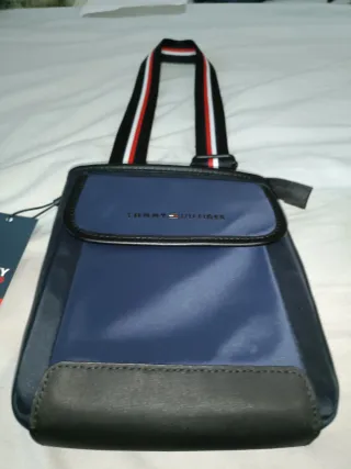 Bandolera Tommy Hilfiger Azul y Negra