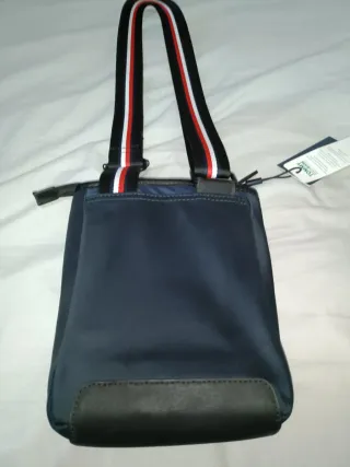 Bandolera Tommy Hilfiger Azul y Negra