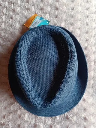 Sombrero azul de paja con anclas