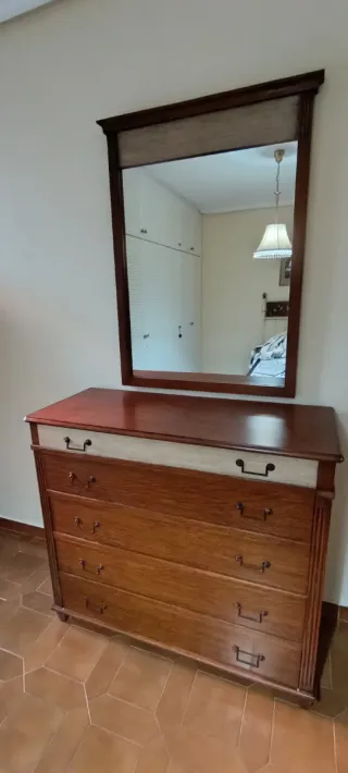 Cómoda + espejo + mesita de noche