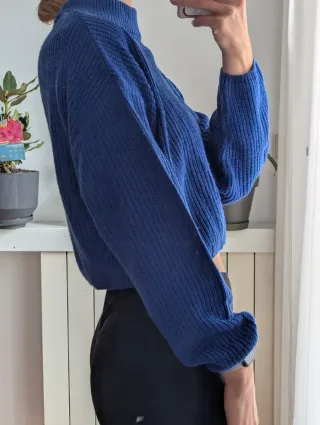 Jersey azul de cuello alto