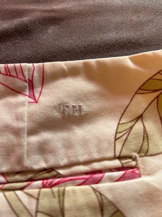 Minifalda Tommy Hilfiger y  pantalón vaquero