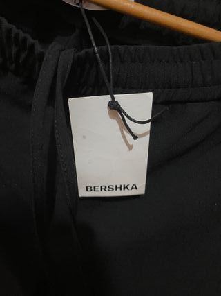 Pantalón negro Bershka Talla L sin estrenar