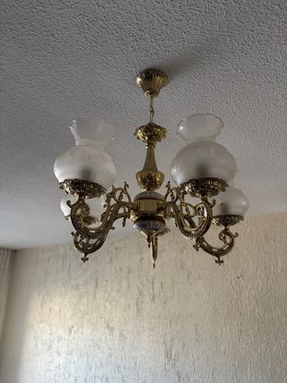 Lámpara de araña dorada antigua
